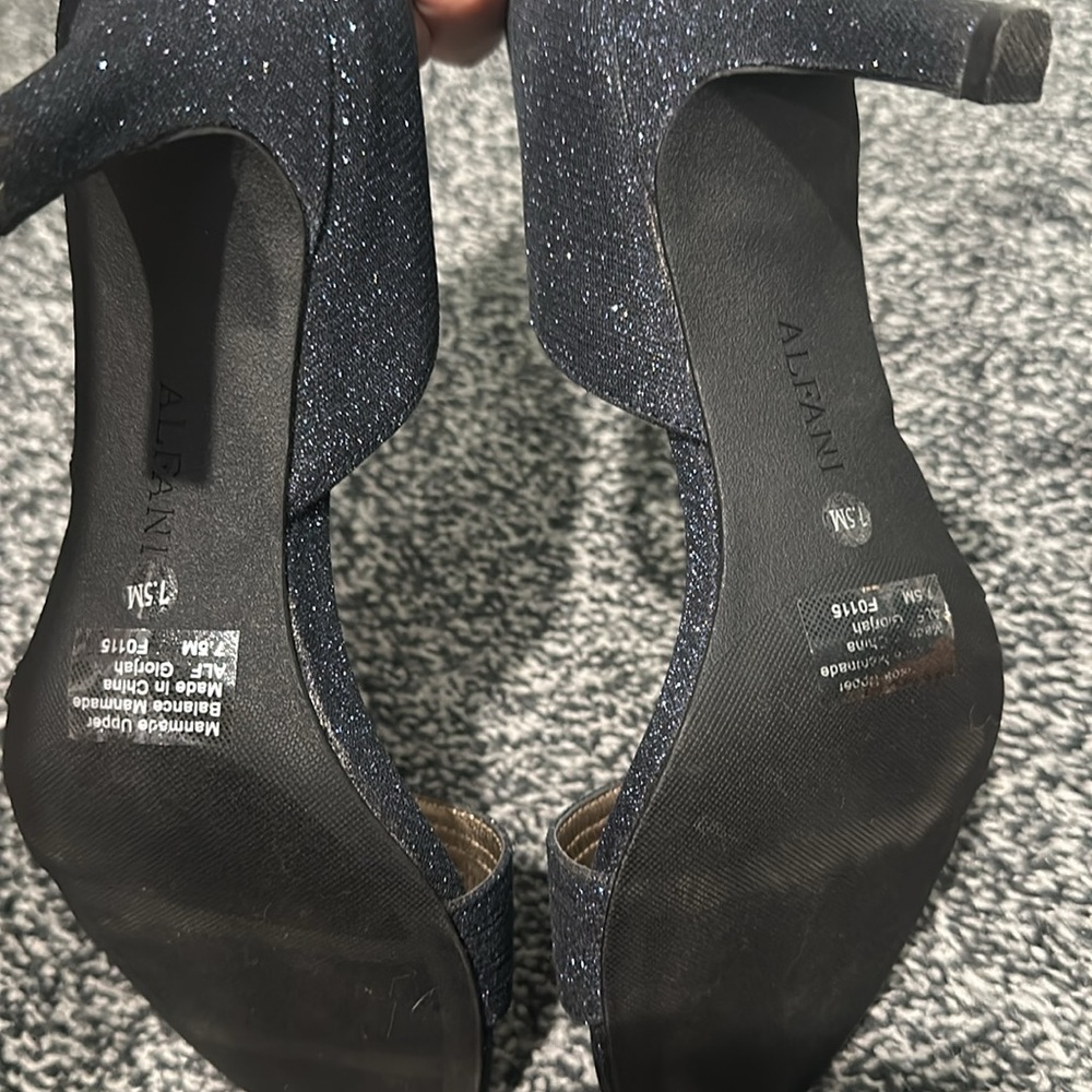 Heels - Picture 4 of 4